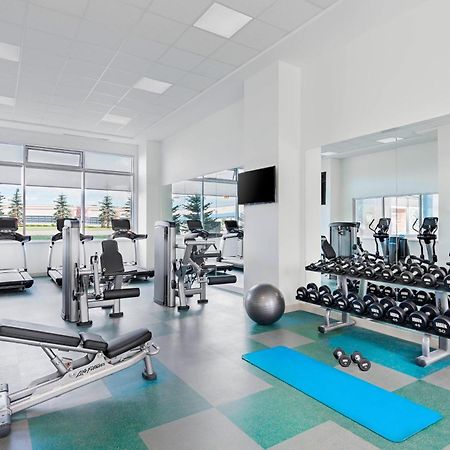 Element Calgary Airport Hotel Bagian luar foto