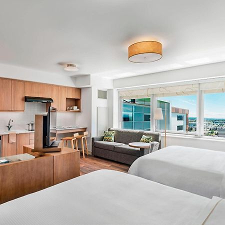 Element Calgary Airport Hotel Bagian luar foto