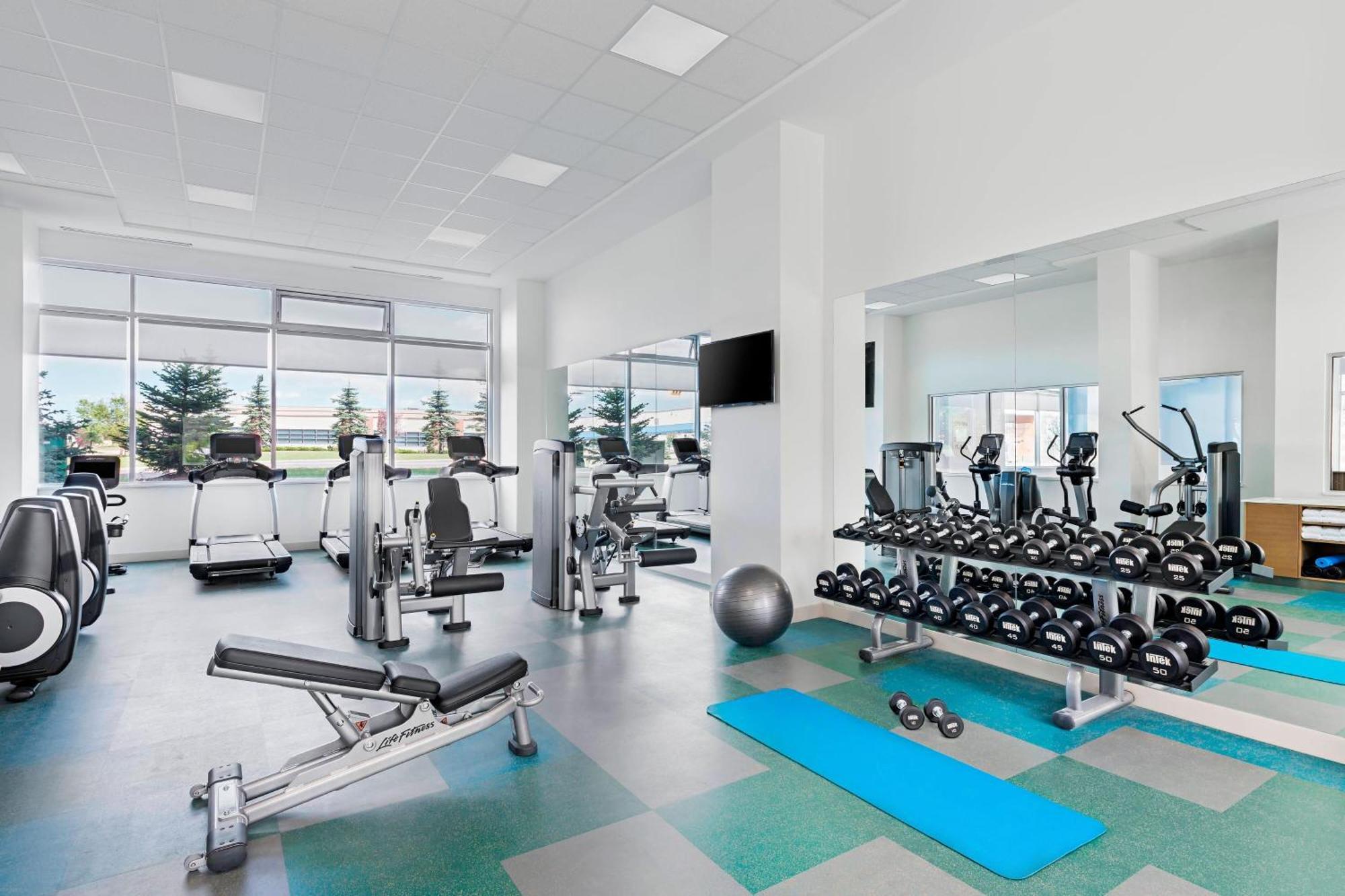 Element Calgary Airport Hotel Bagian luar foto